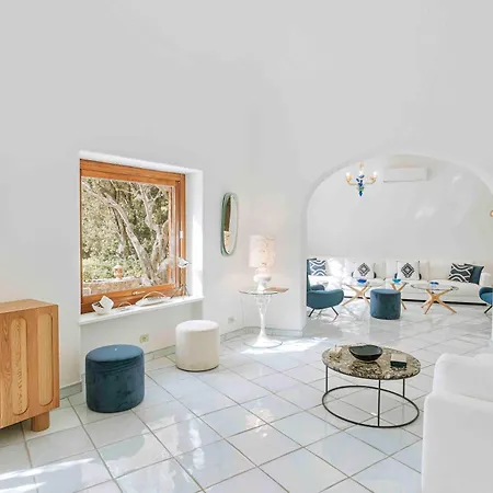 Grotta Leone Vila *