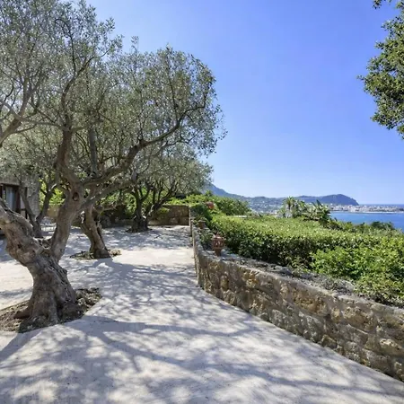 Grotta Leone Villa *