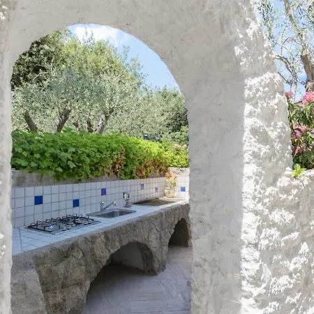 Grotta Leone Villa Lacco Ameno (Isola d'Ischia)