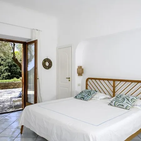 Grotta Leone Villa *