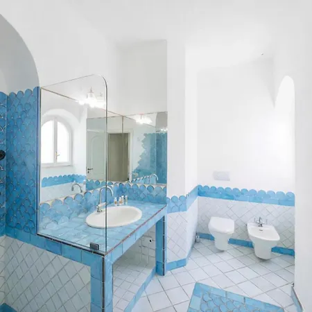 Grotta Leone Villa *